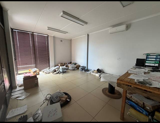 519M² WAREHOUSE TO LET IN STIKLAND INDUSTRIAL